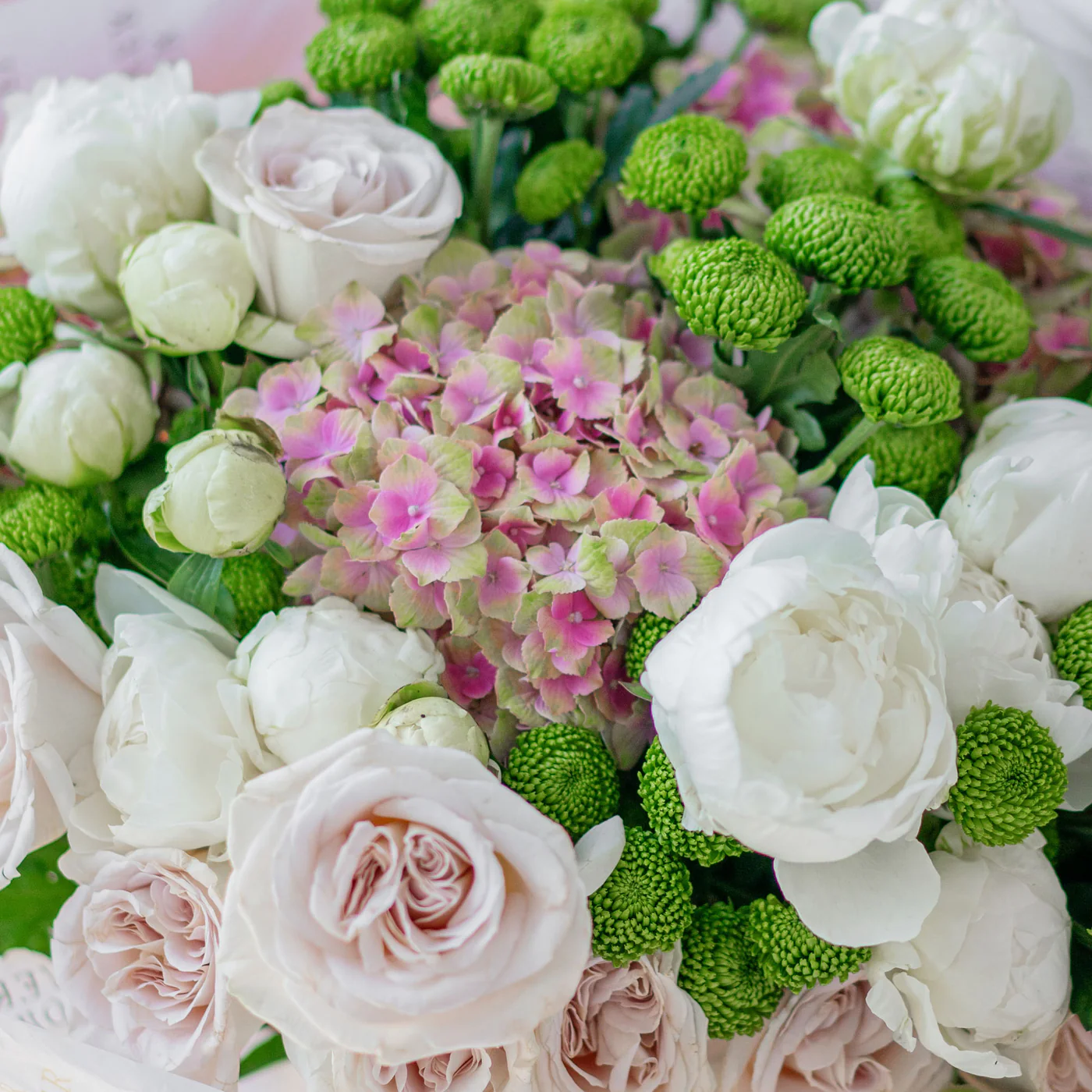 Bouquet of chrysanthemums, hydrangeas, roses and tulips Macho Green